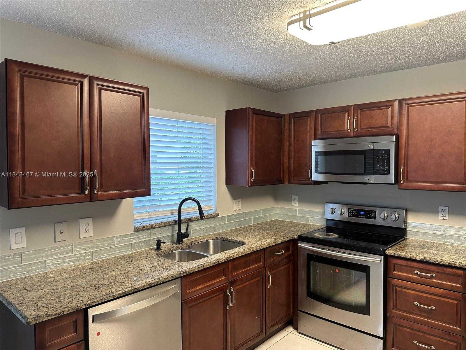 Small Image of 18334 SOUTH WEST 4TH CT, Pembroke Pines Number 10