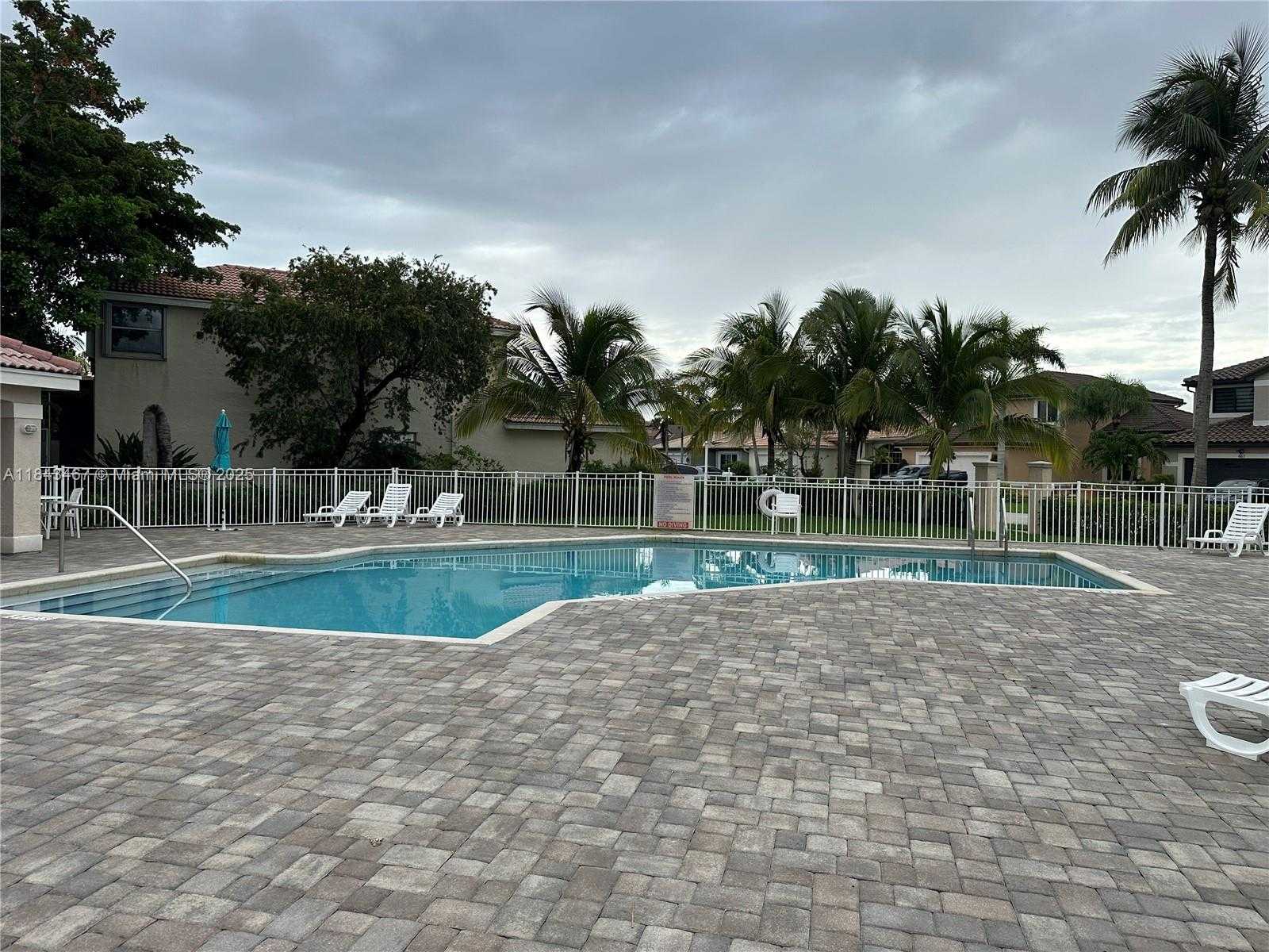 Small Image of 18334 SOUTH WEST 4TH CT, Pembroke Pines Number 30