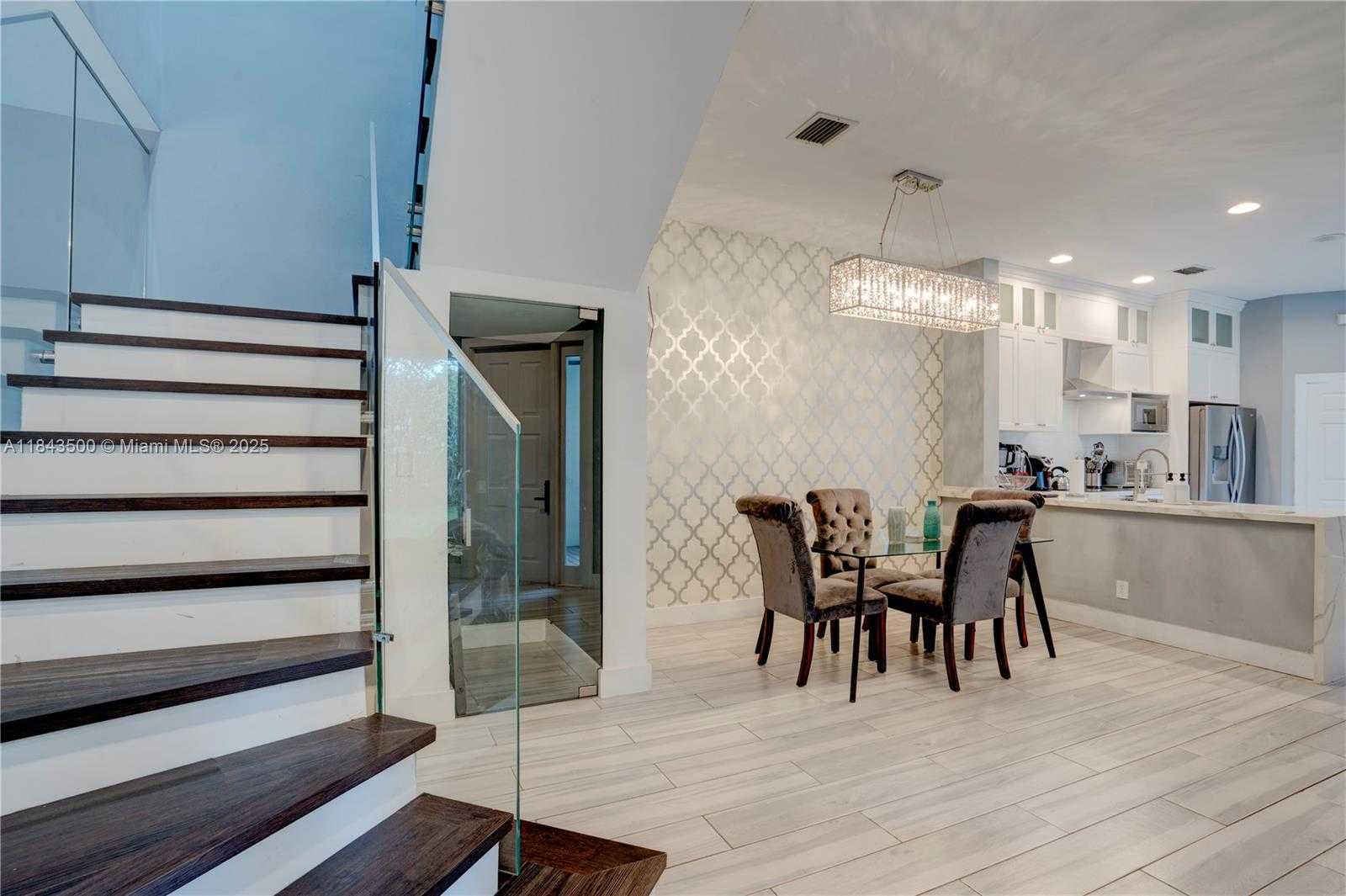 Small Image of 1364 WEST HARBOR VW W, Hollywood Number 3