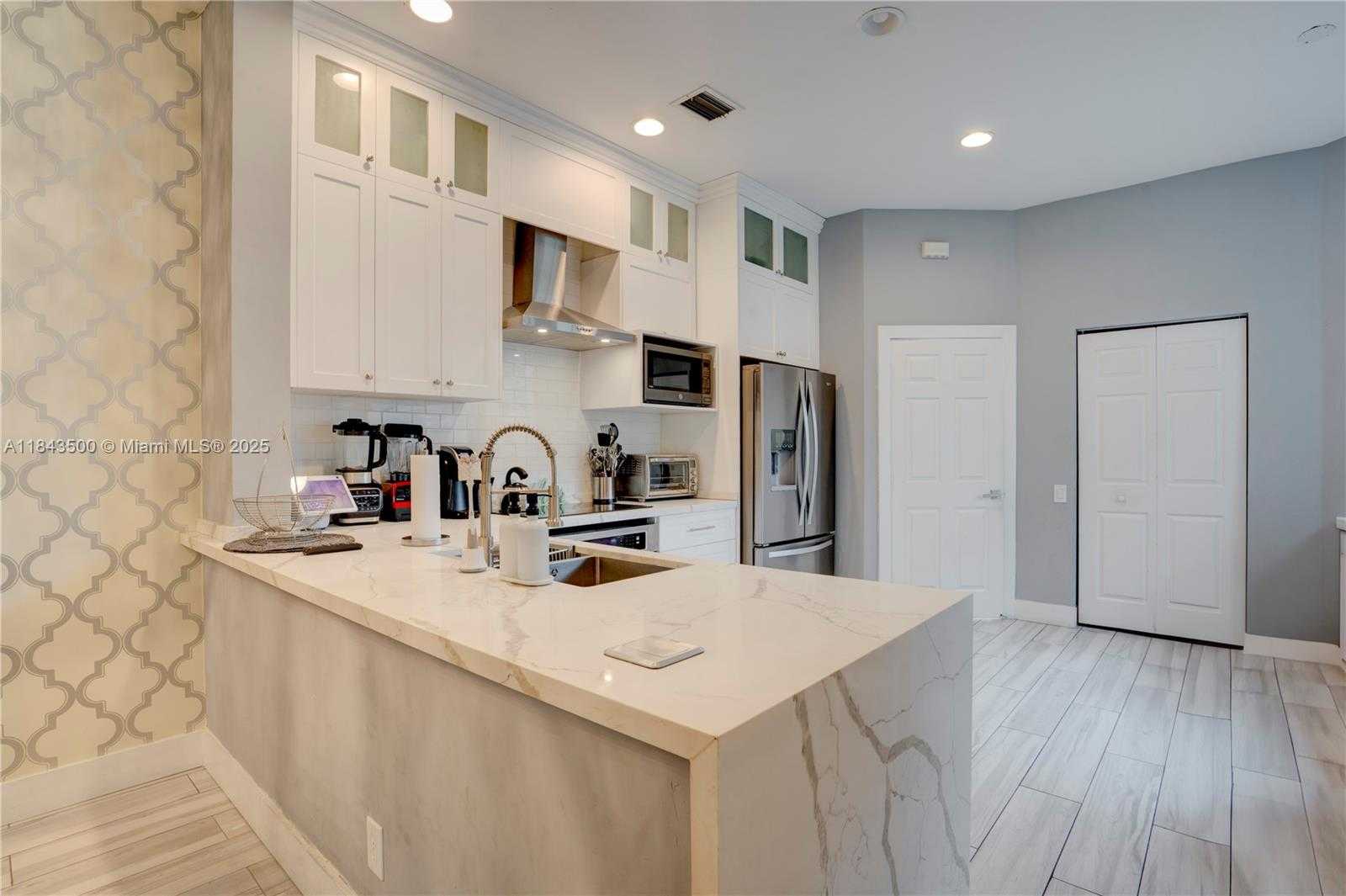 Small Image of 1364 WEST HARBOR VW W, Hollywood Number 4