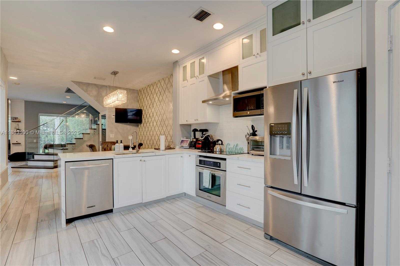 Small Image of 1364 WEST HARBOR VW W, Hollywood Number 5