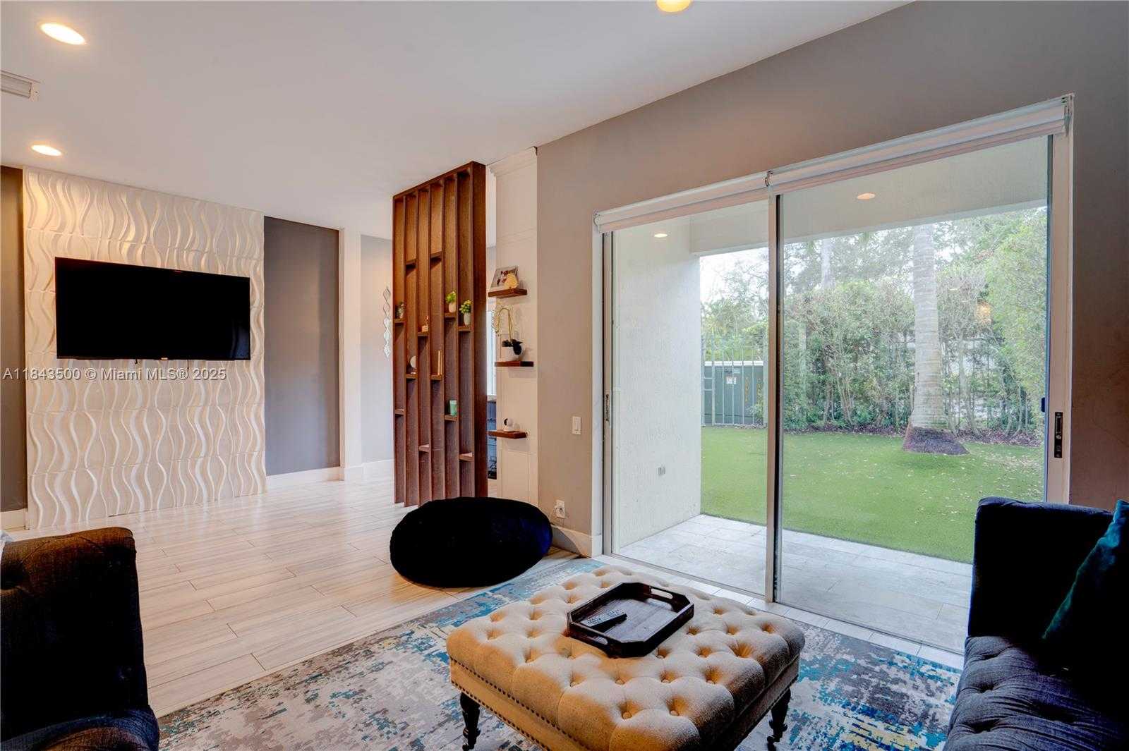 Small Image of 1364 WEST HARBOR VW W, Hollywood Number 9