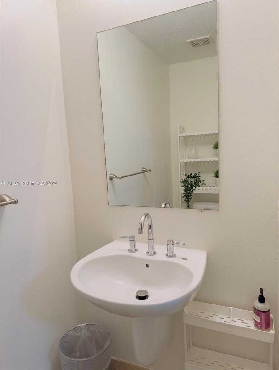Small Image of 6515 COLLINS AVE #1601, Miami Beach Number 11