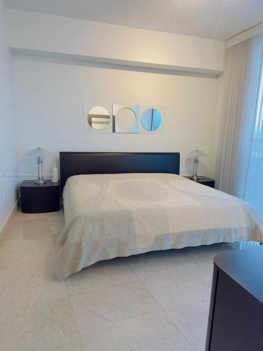Small Image of 6515 COLLINS AVE #1601, Miami Beach Number 4