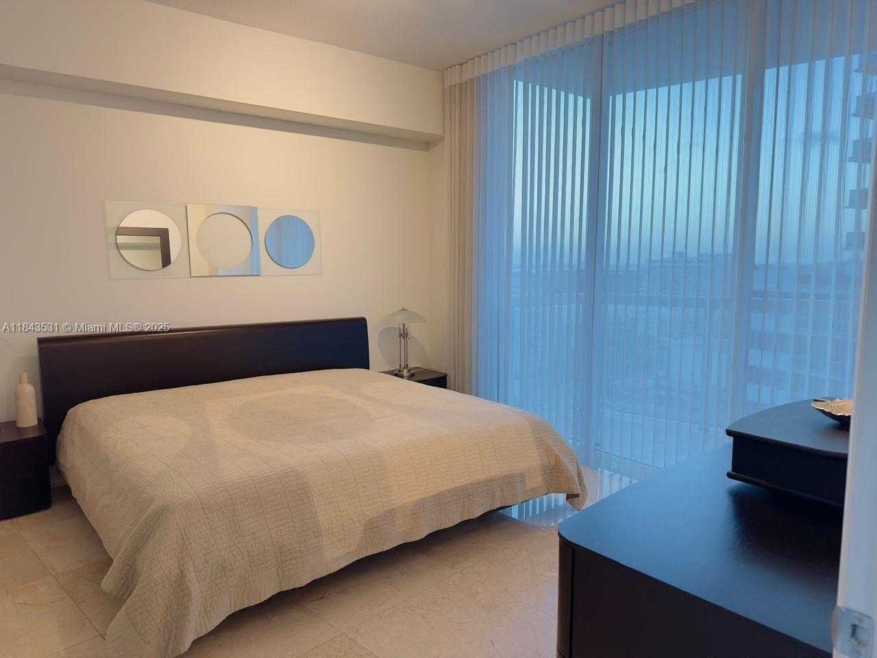 Small Image of 6515 COLLINS AVE #1601, Miami Beach Number 5