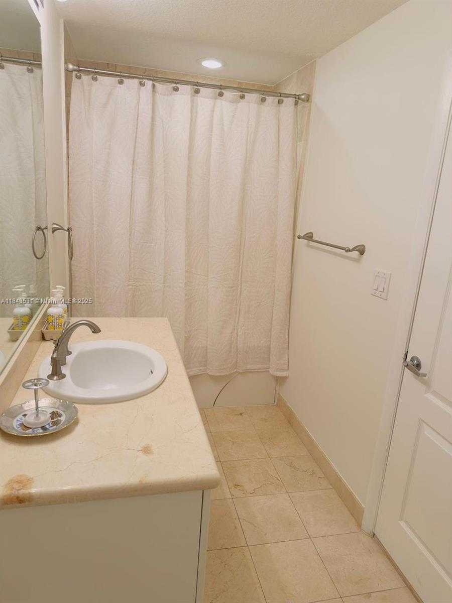 Small Image of 6515 COLLINS AVE #1601, Miami Beach Number 7