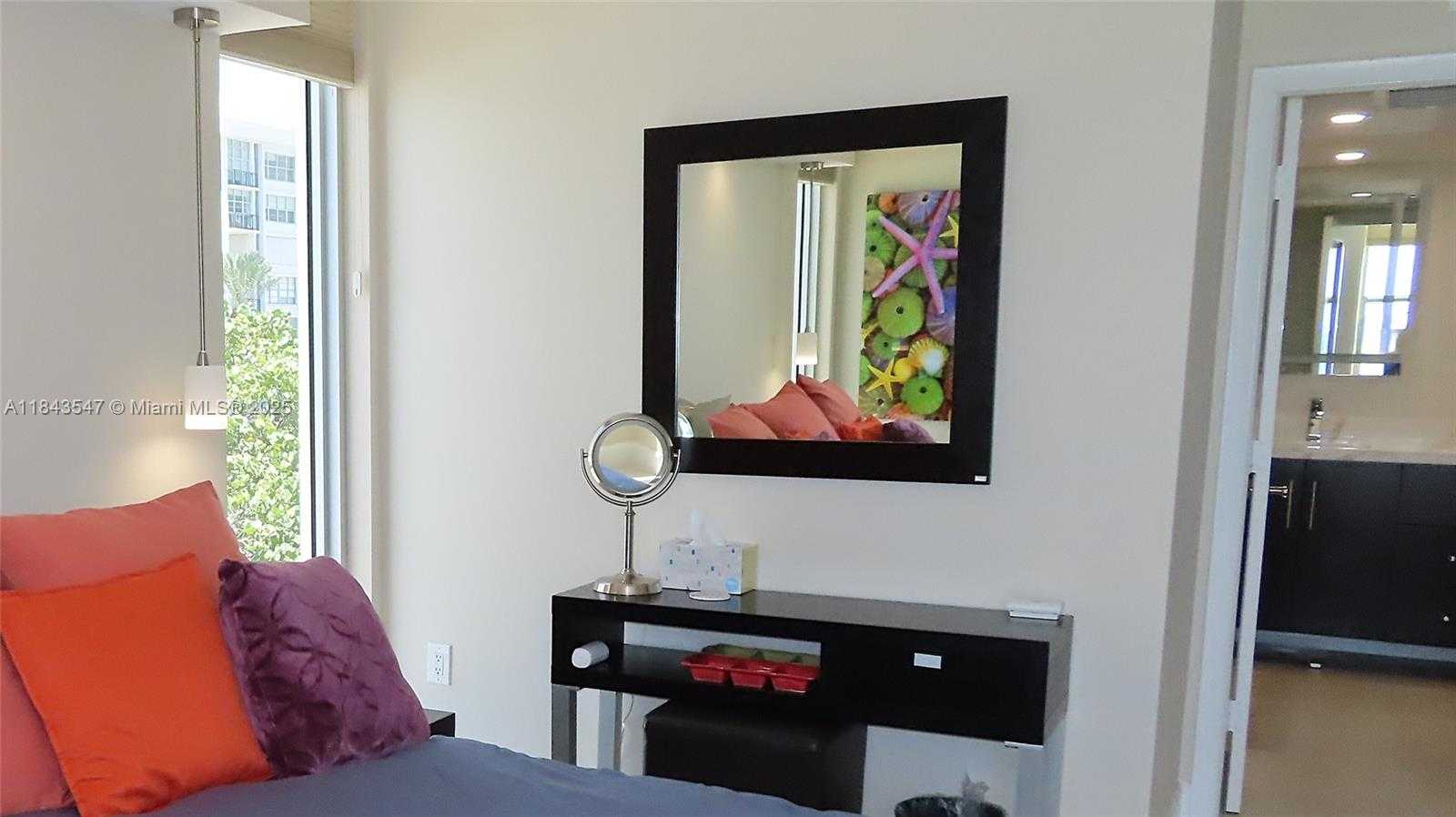 Small Image of 5701 COLLINS AVE #302, Miami Beach Number 18
