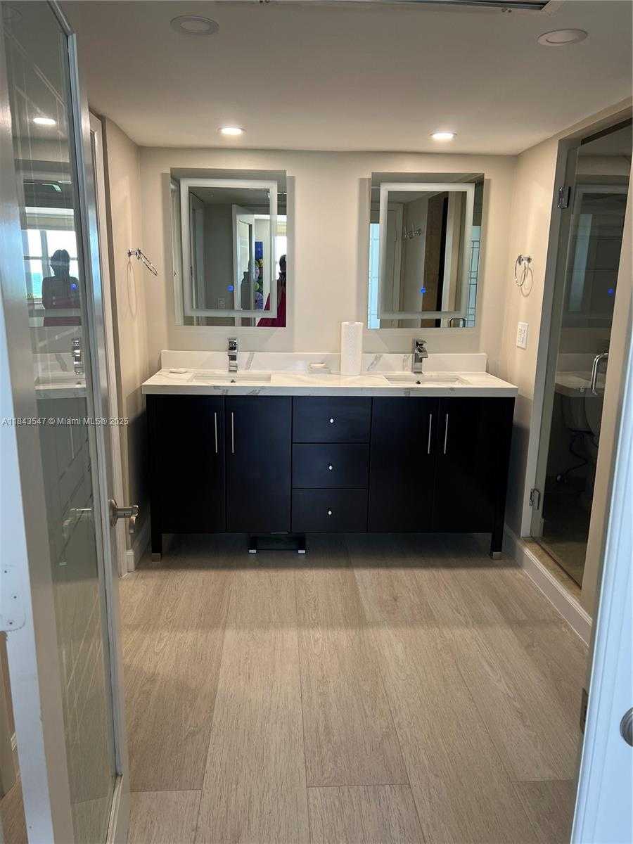 Small Image of 5701 COLLINS AVE #302, Miami Beach Number 20