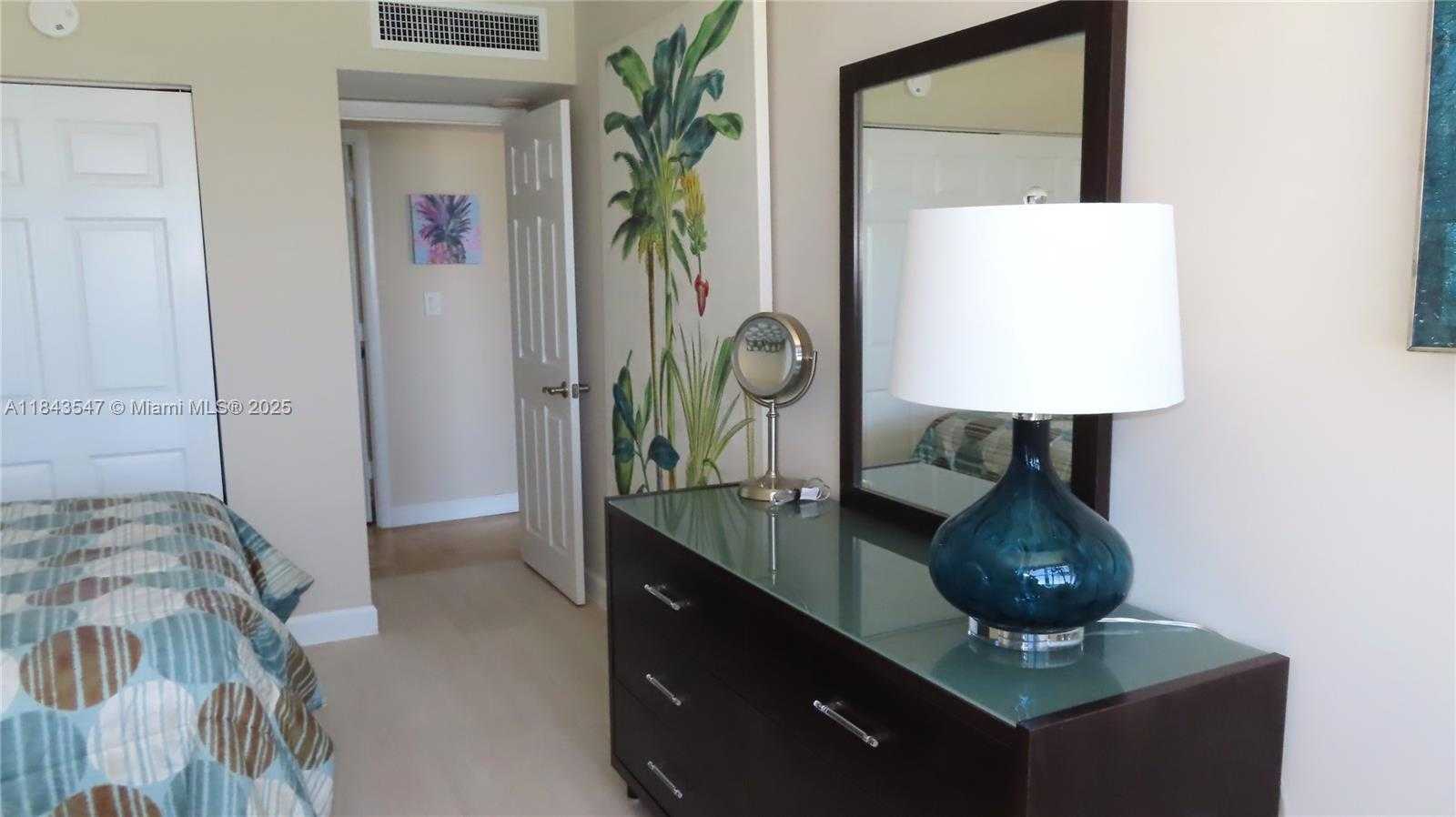 Small Image of 5701 COLLINS AVE #302, Miami Beach Number 26