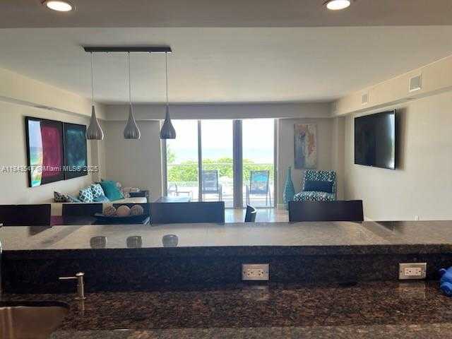 Small Image of 5701 COLLINS AVE #302, Miami Beach Number 4