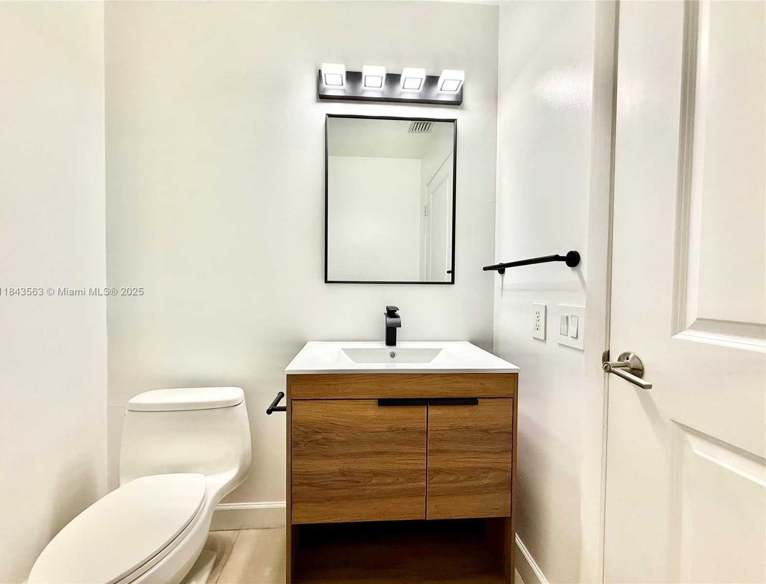 Small Image of 1945 SOUTH OCEAN DR #710, Hallandale Beach Number 16