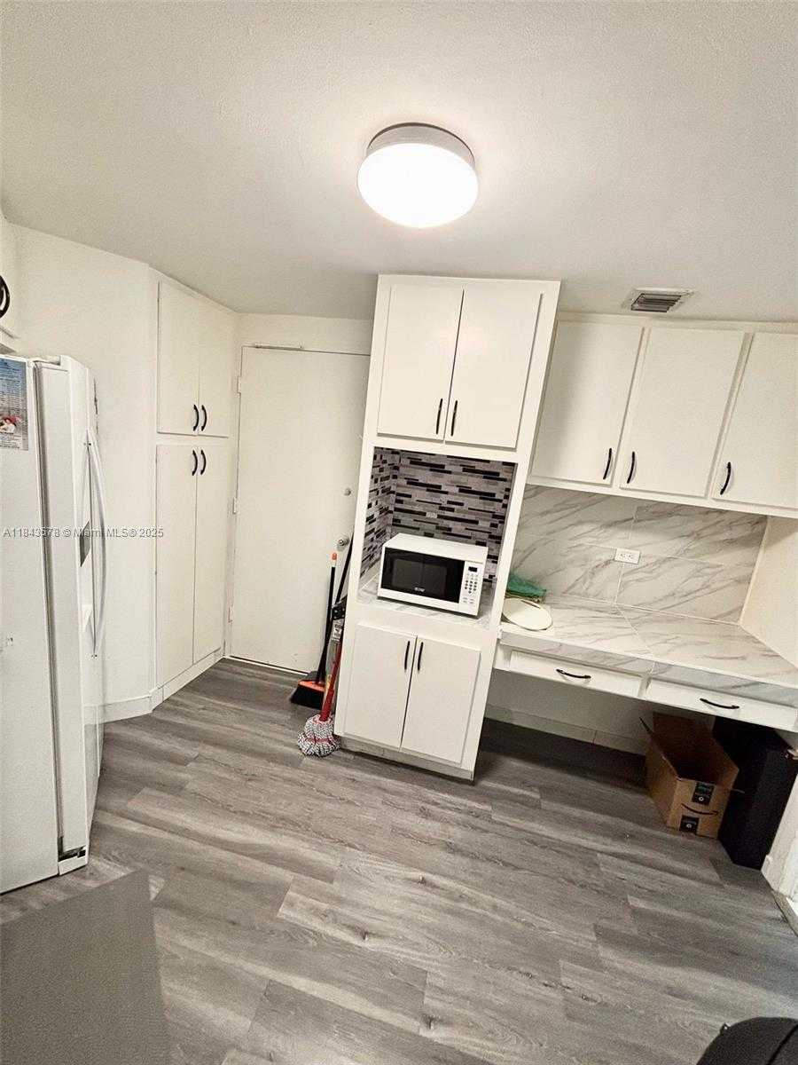 Small Image of 905 BRICKELL BAY DR #1824, Miami Number 10