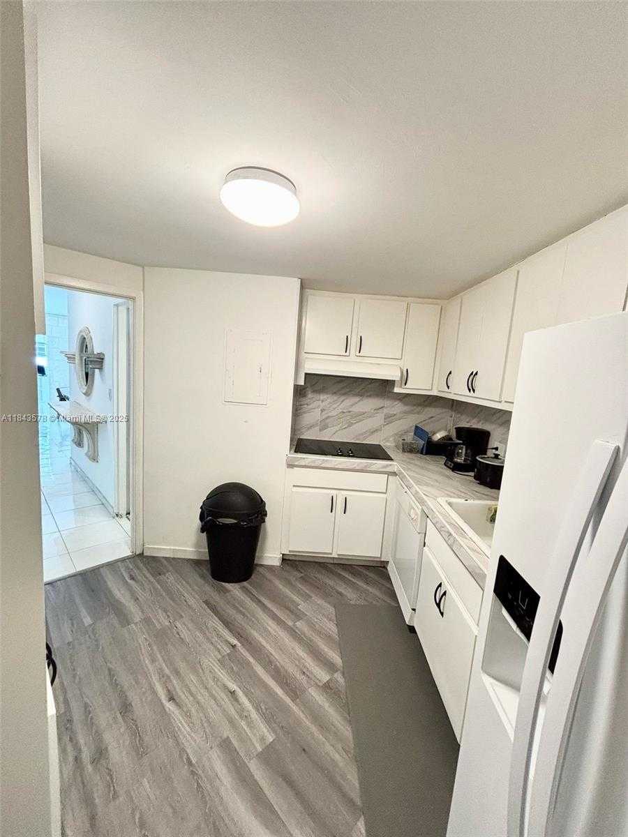 Small Image of 905 BRICKELL BAY DR #1824, Miami Number 12