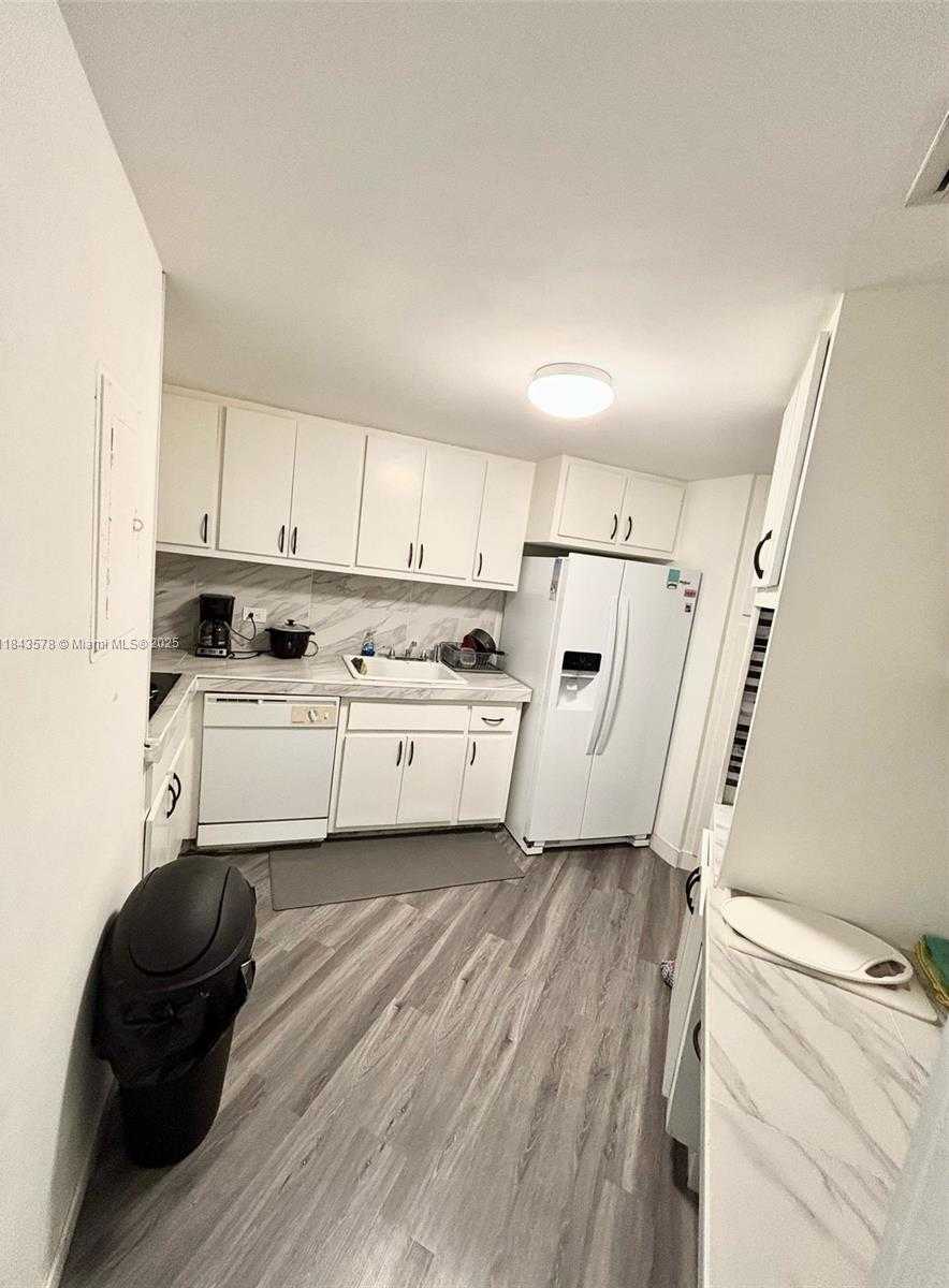 Small Image of 905 BRICKELL BAY DR #1824, Miami Number 2