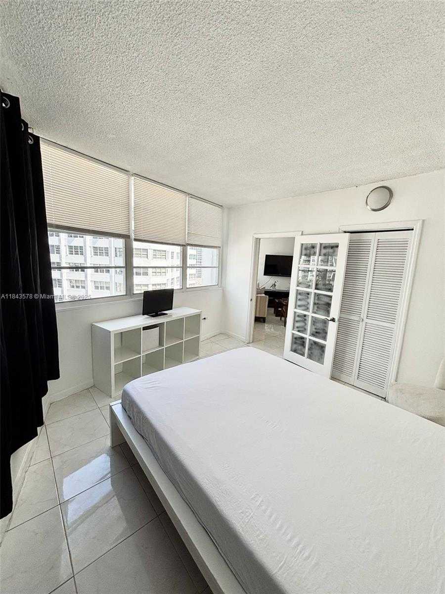 Small Image of 905 BRICKELL BAY DR #1824, Miami Number 5