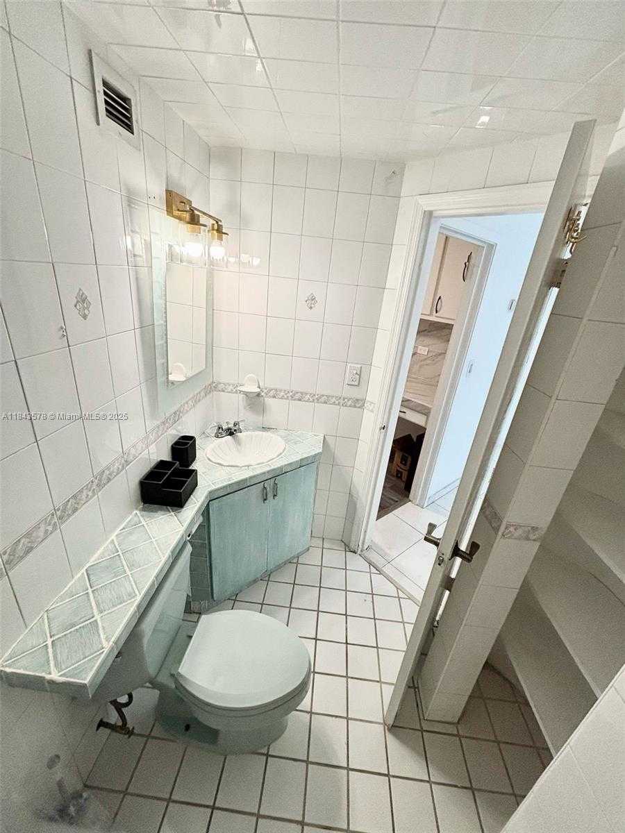 Small Image of 905 BRICKELL BAY DR #1824, Miami Number 8