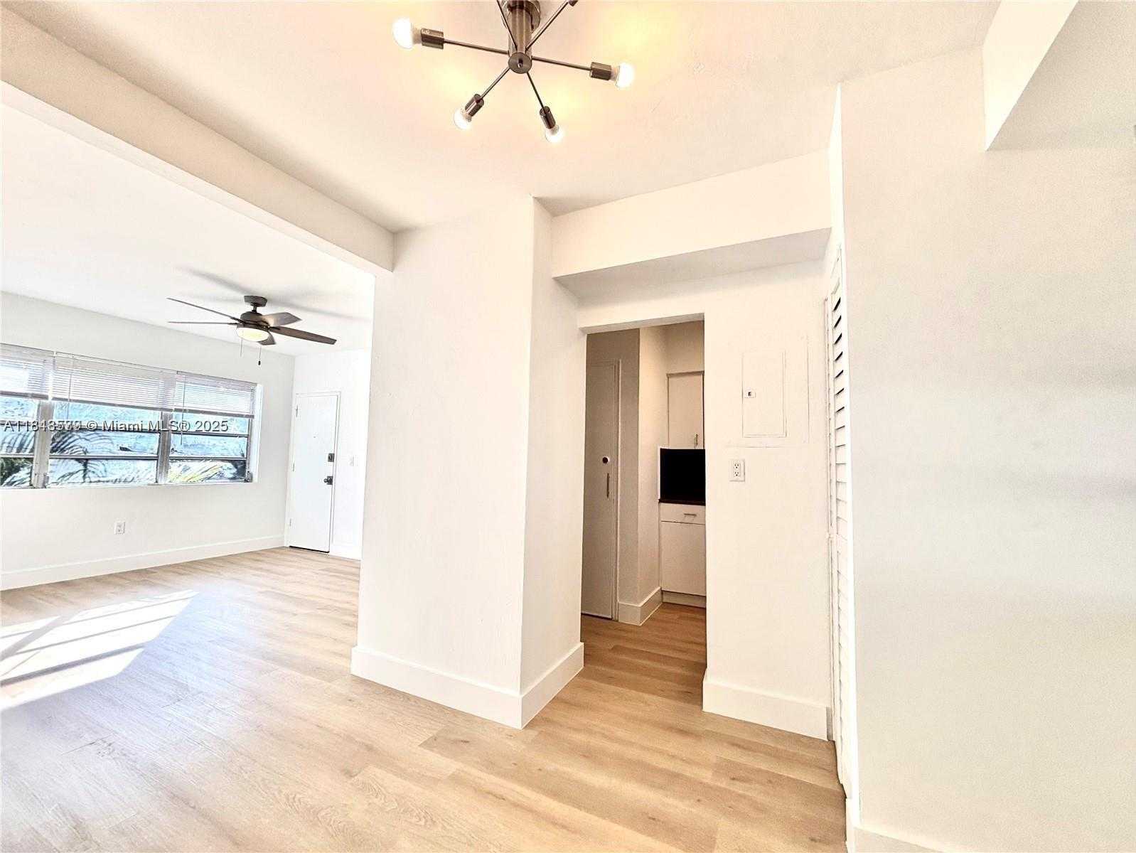 Small Image of 4740 PINE TREE DR #28, Miami Beach Number 4