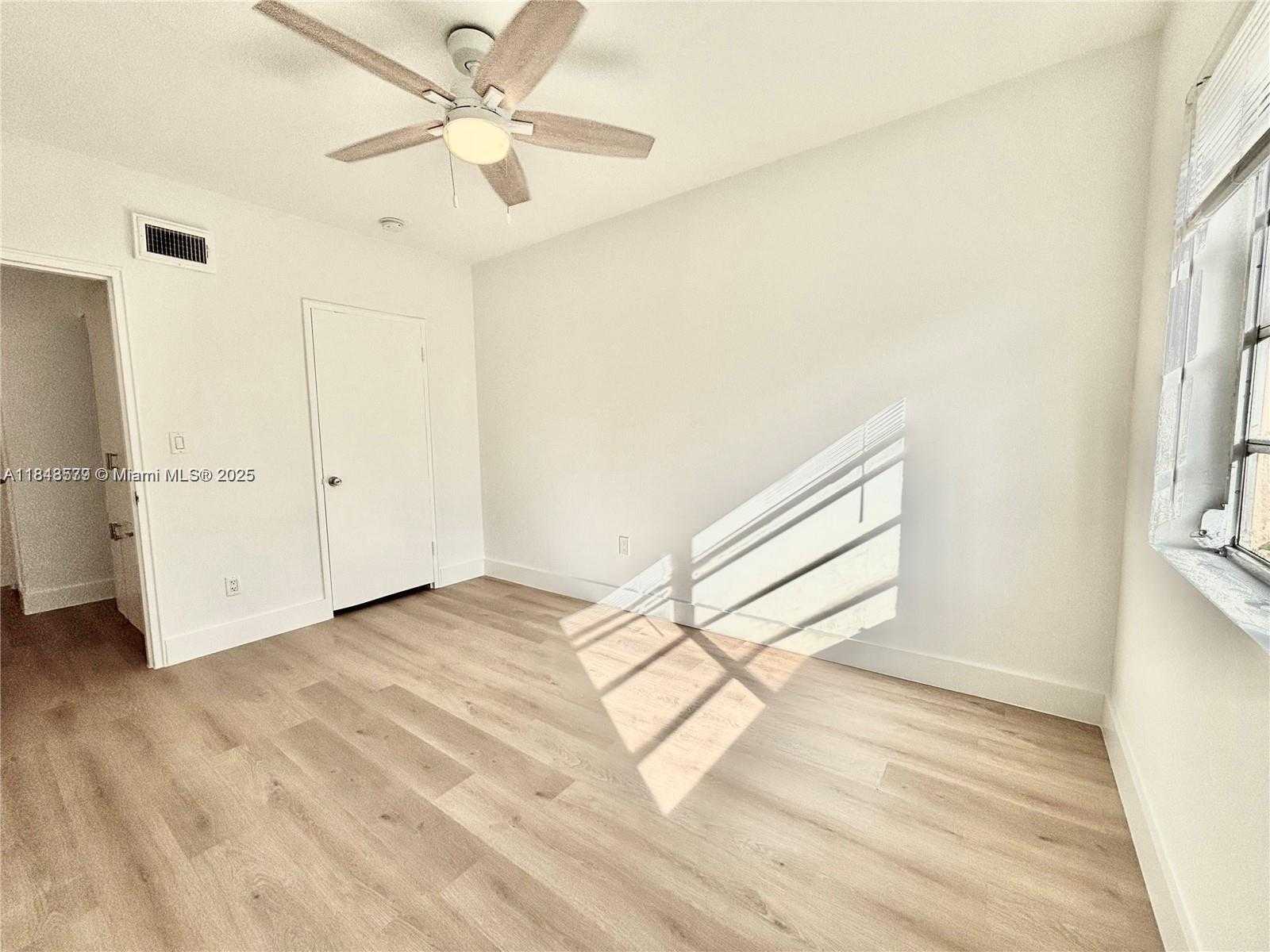 Small Image of 4740 PINE TREE DR #28, Miami Beach Number 9
