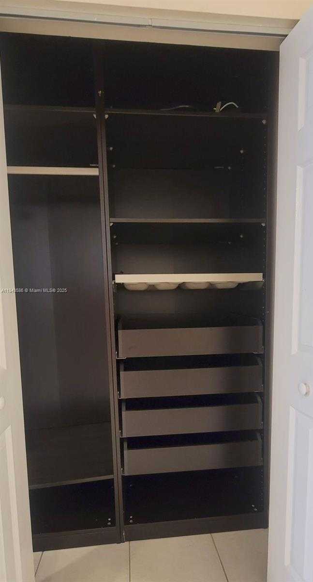 Small Image of 540 BRICKELL KEY DR #307, Miami Number 11