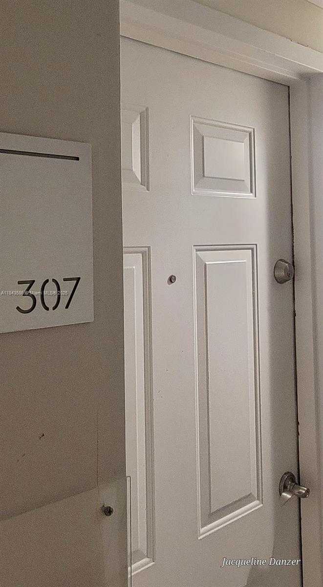 Small Image of 540 BRICKELL KEY DR #307, Miami Number 2