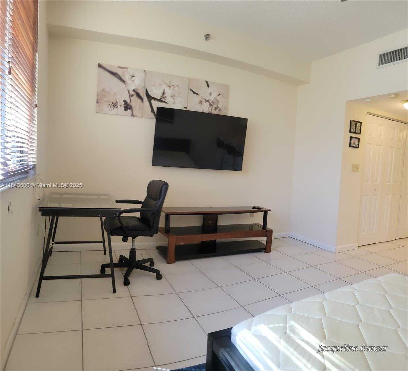 Small Image of 540 BRICKELL KEY DR #307, Miami Number 7