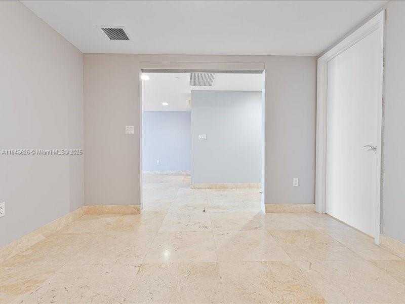 Small Image of 1800 SOUTH OCEAN DR #3707, Hallandale Beach Number 6