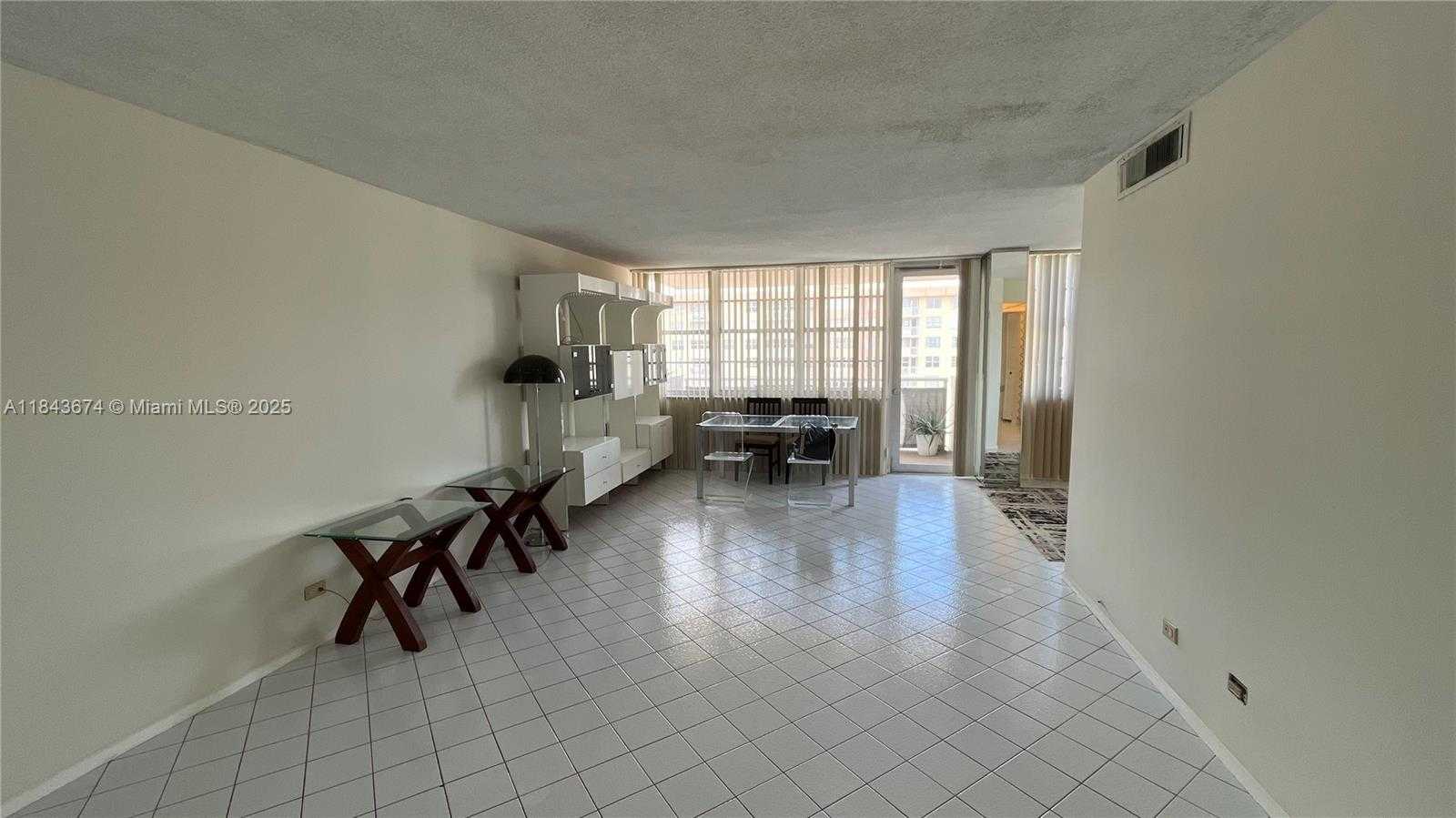 Small Image of 250 174 #2106, Sunny Isles Beach Number 4
