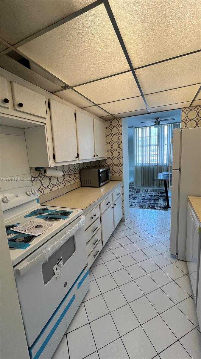 Small Image of 250 174 #2106, Sunny Isles Beach Number 6