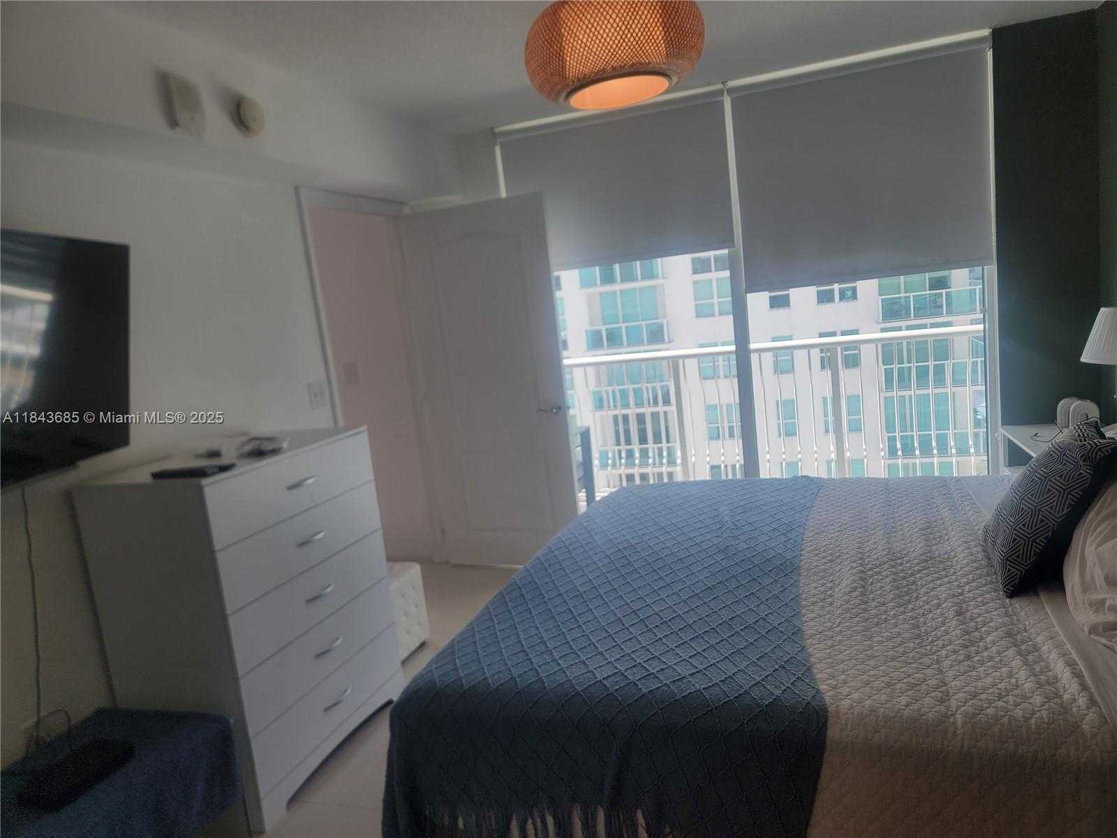 Small Image of 1200 BRICKELL BAY DR #2415, Miami Number 12