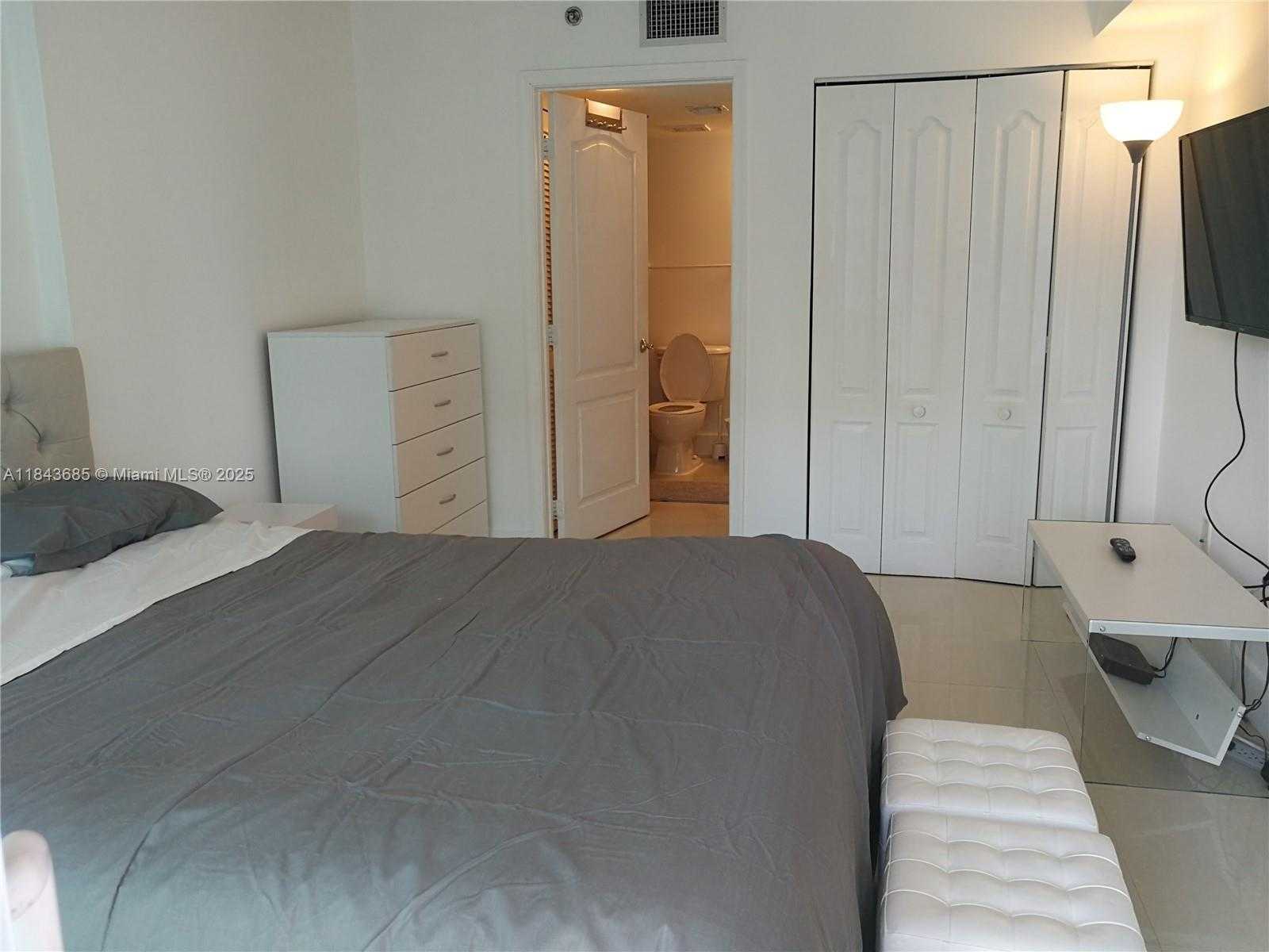 Small Image of 1200 BRICKELL BAY DR #2415, Miami Number 13