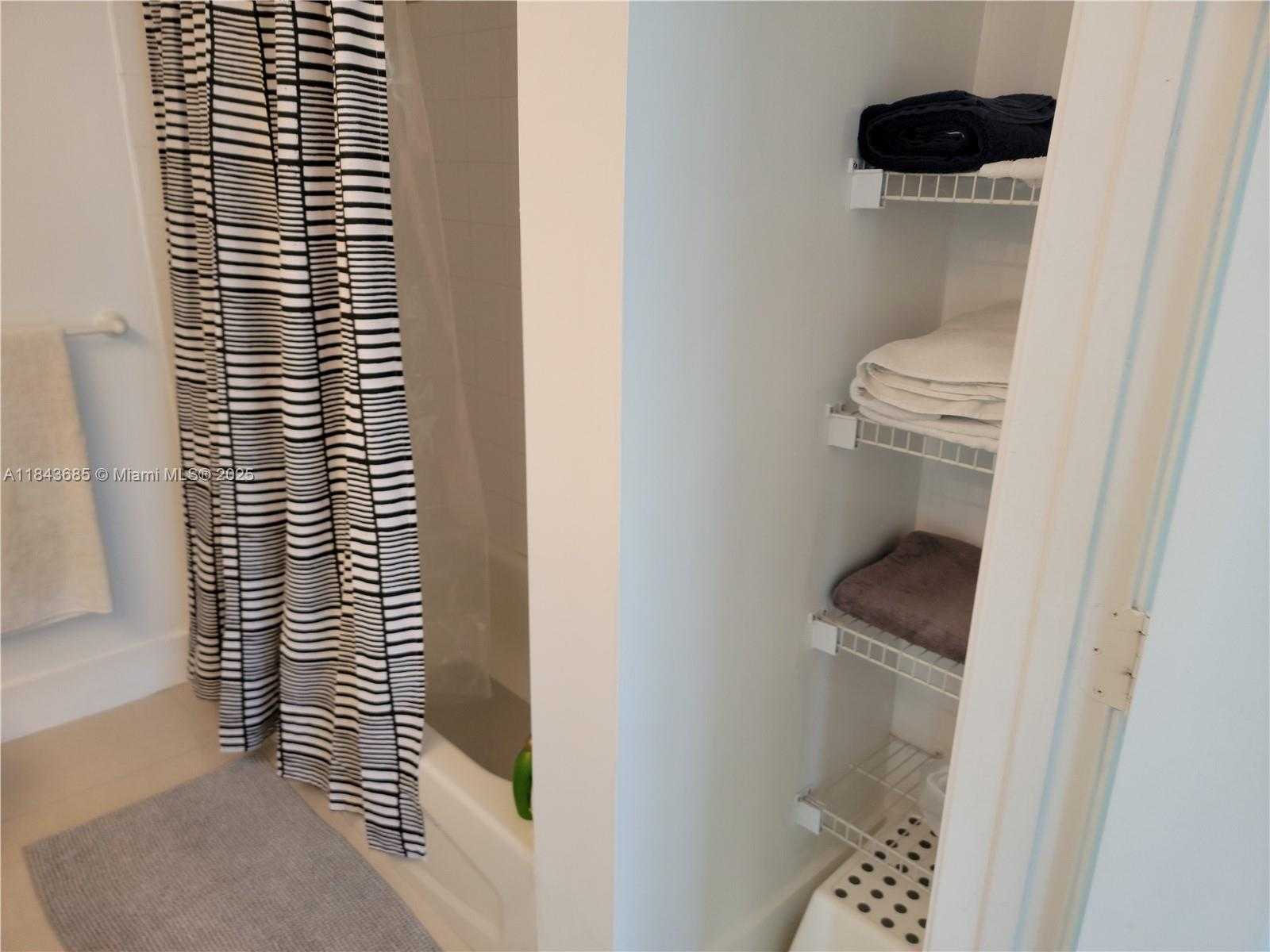 Small Image of 1200 BRICKELL BAY DR #2415, Miami Number 14