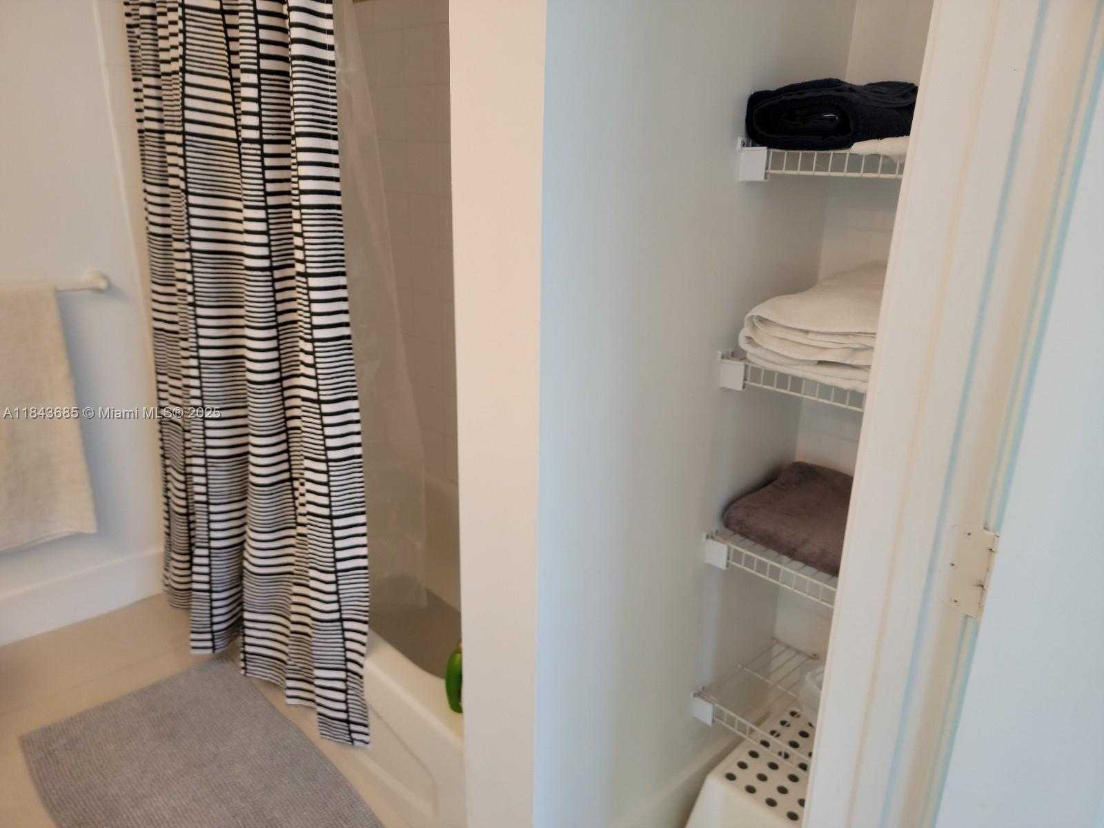 Small Image of 1200 BRICKELL BAY DR #2415, Miami Number 20
