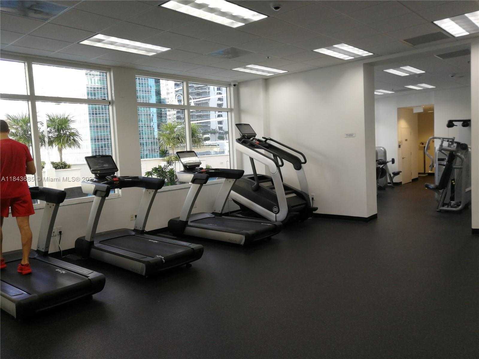 Small Image of 1200 BRICKELL BAY DR #2415, Miami Number 29