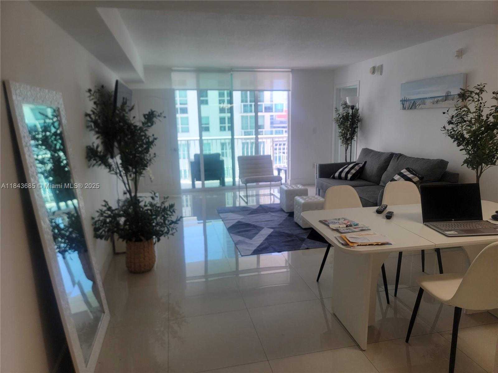 Small Image of 1200 BRICKELL BAY DR #2415, Miami Number 3