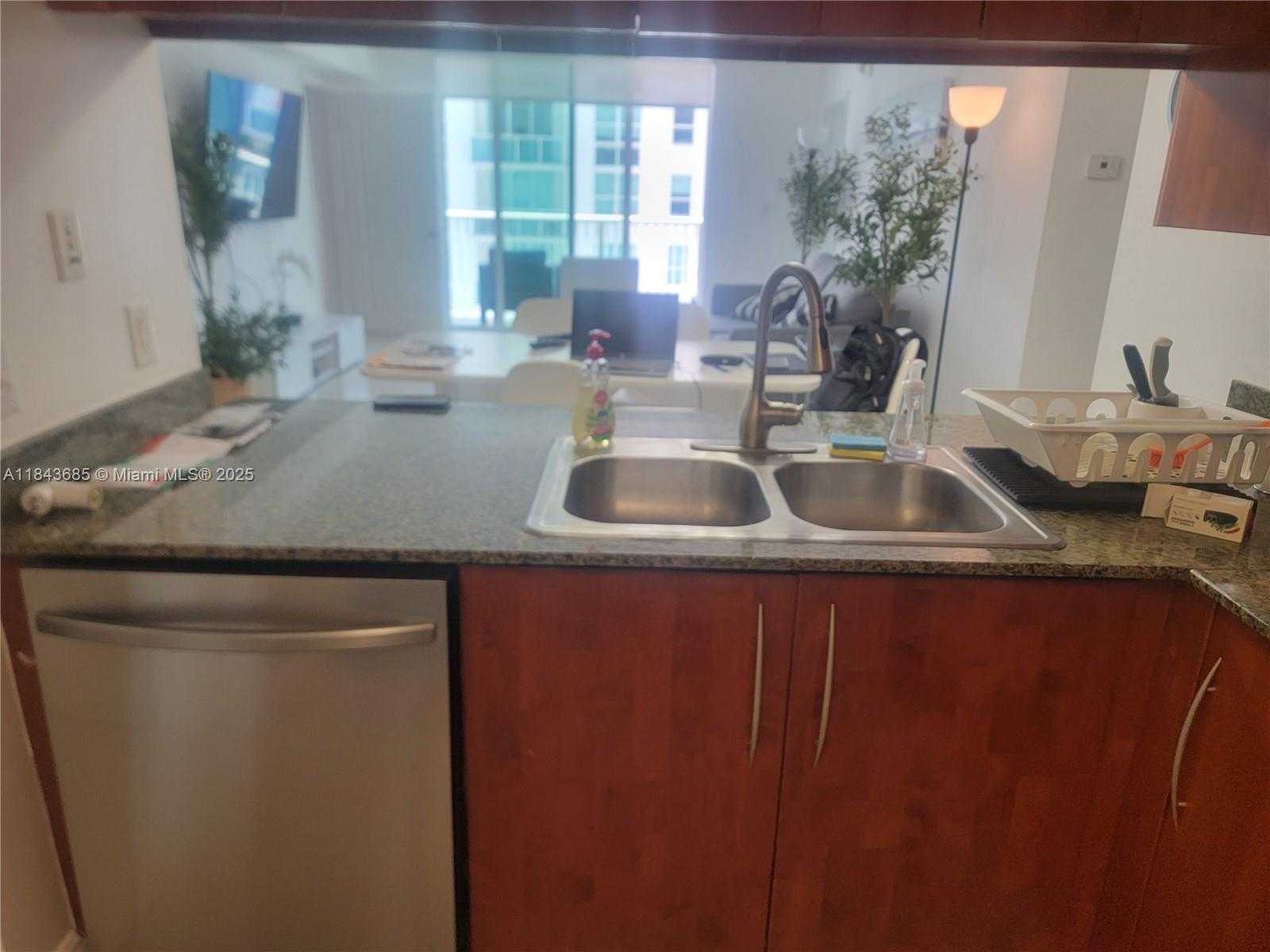 Small Image of 1200 BRICKELL BAY DR #2415, Miami Number 4