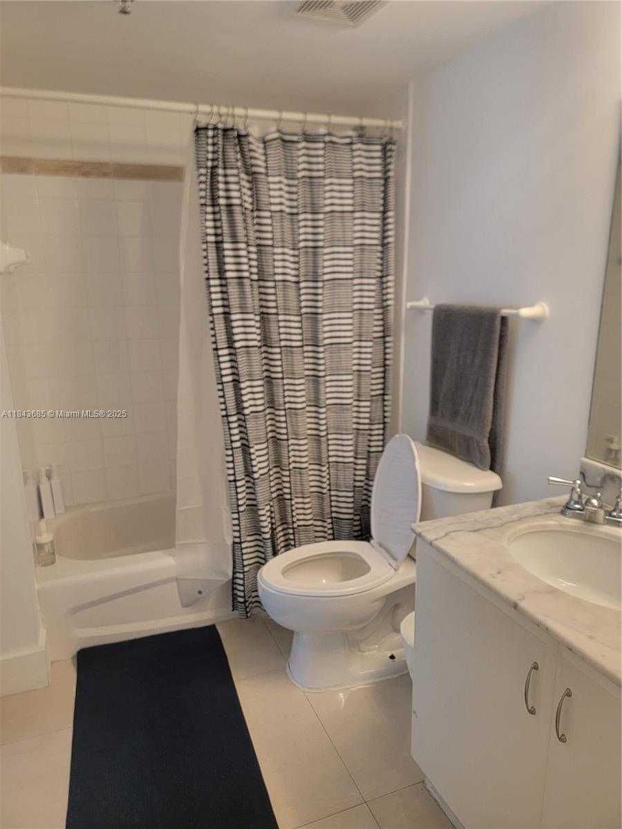 Small Image of 1200 BRICKELL BAY DR #2415, Miami Number 43