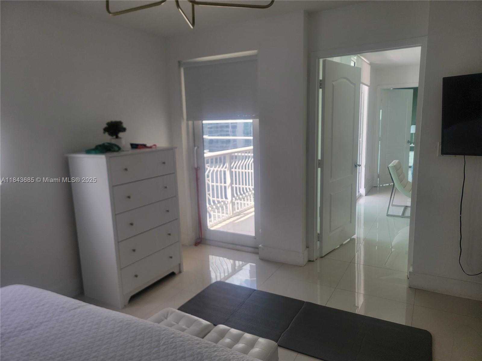 Small Image of 1200 BRICKELL BAY DR #2415, Miami Number 47