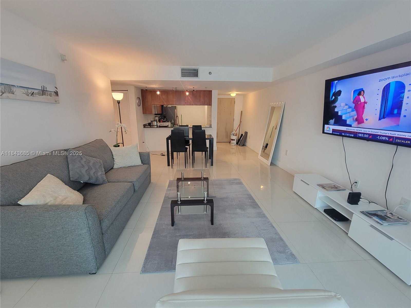 Small Image of 1200 BRICKELL BAY DR #2415, Miami Number 5