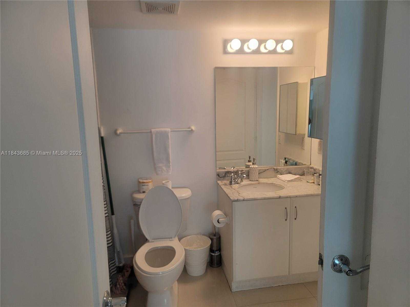 Small Image of 1200 BRICKELL BAY DR #2415, Miami Number 50