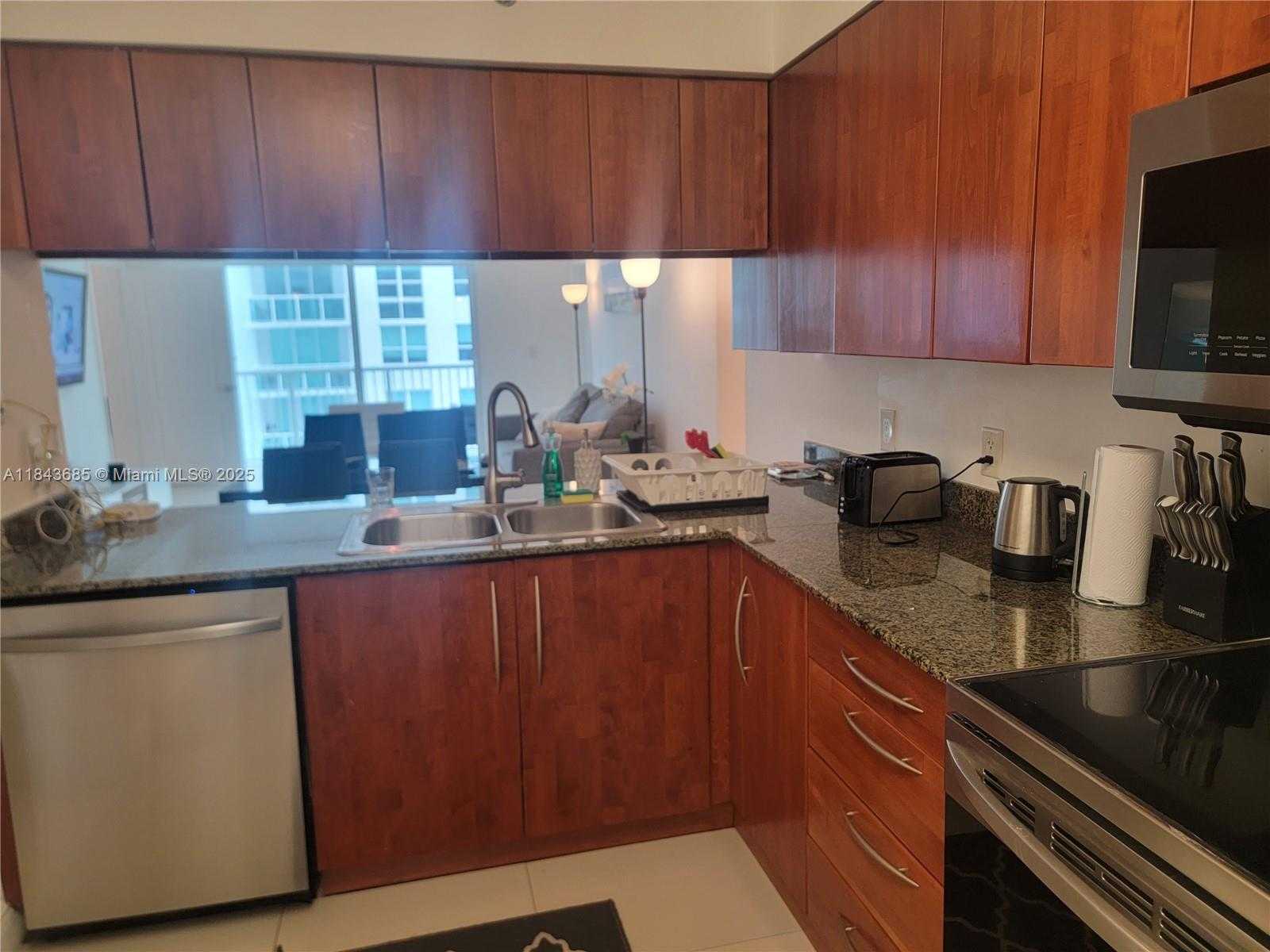 Small Image of 1200 BRICKELL BAY DR #2415, Miami Number 6