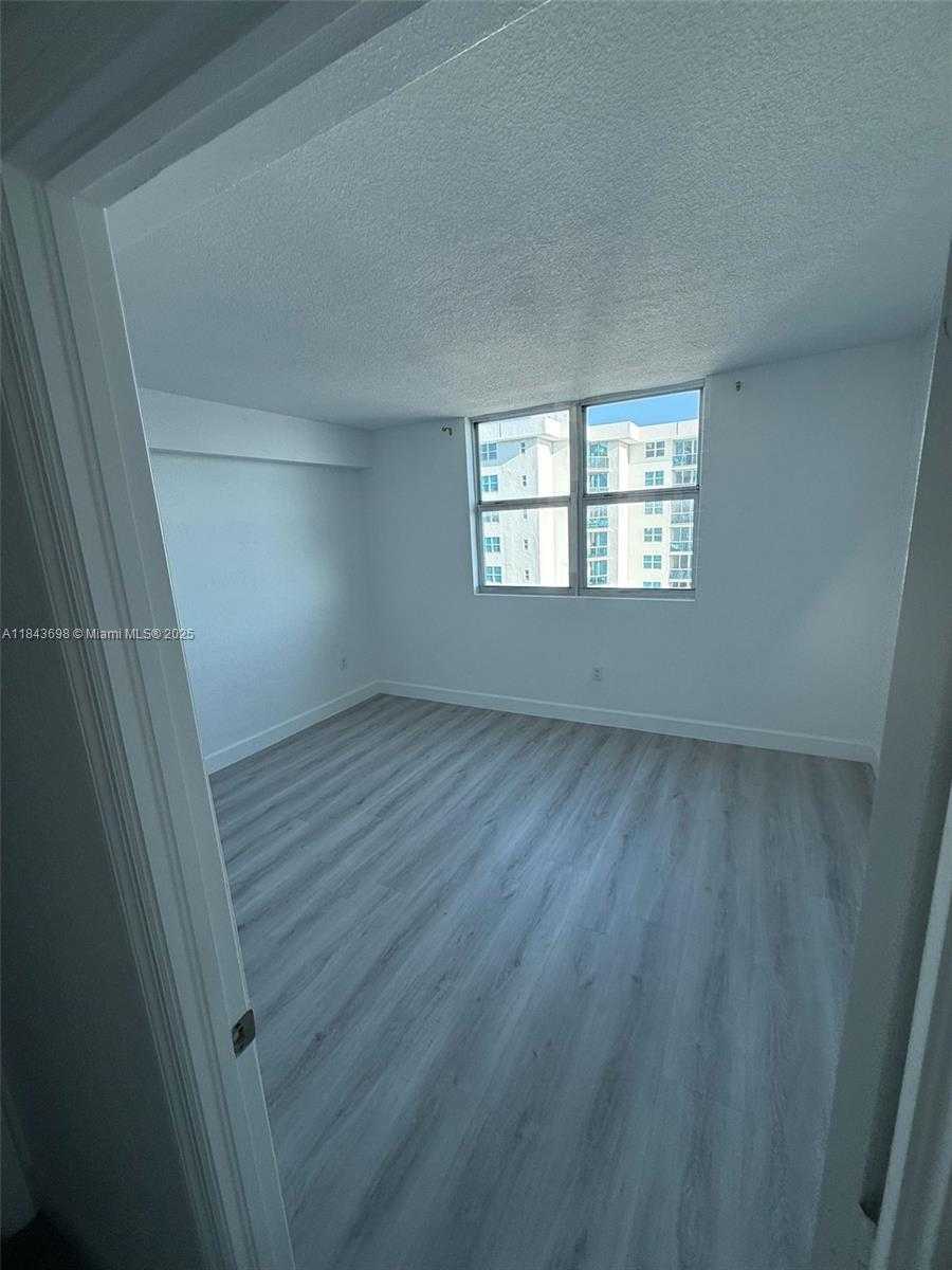 Small Image of 7501 EAST TREASURE DR #8S, North Bay Village Number 10