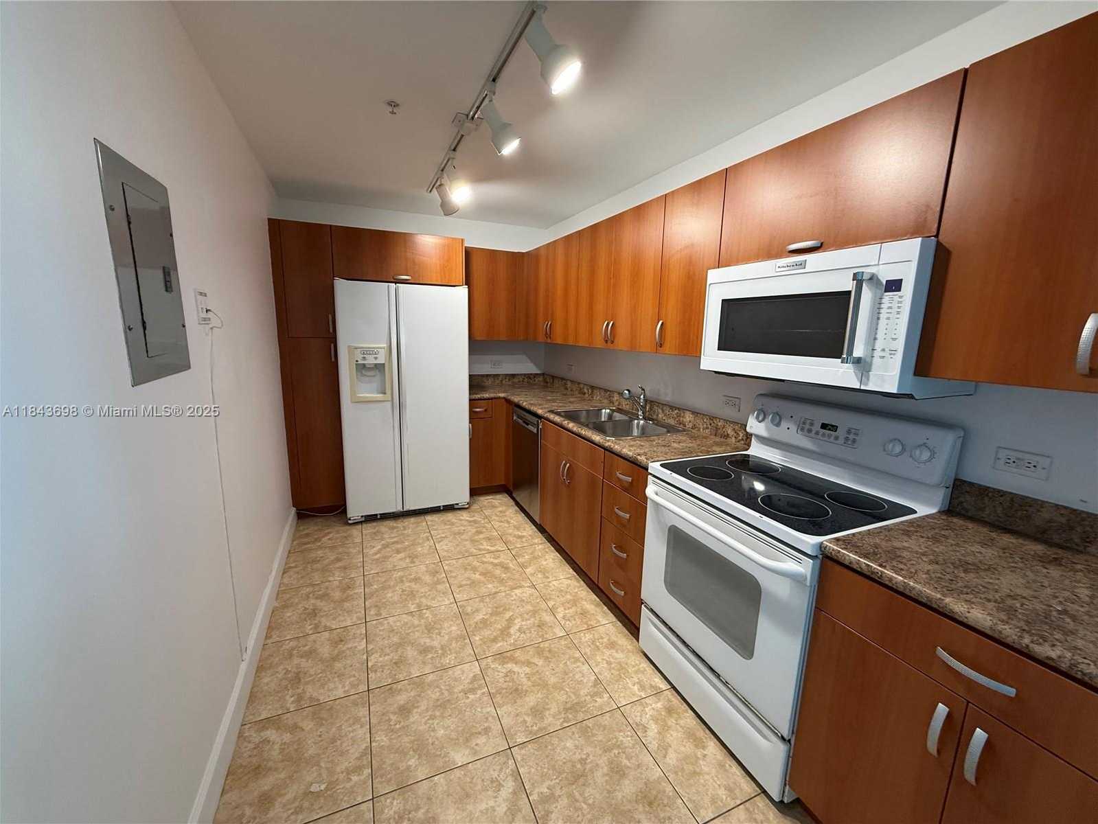 Small Image of 7501 EAST TREASURE DR #8S, North Bay Village Number 7