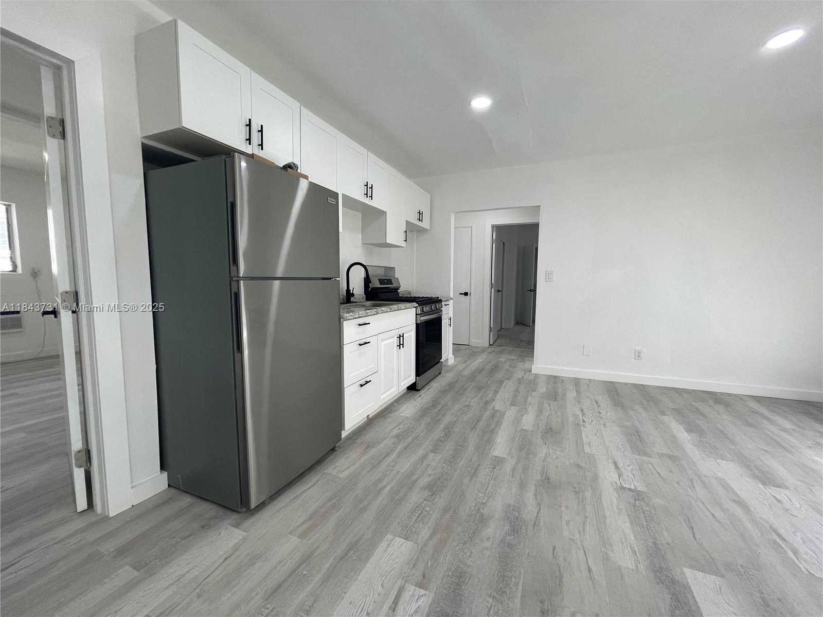 Small Image of Surfside Number 10