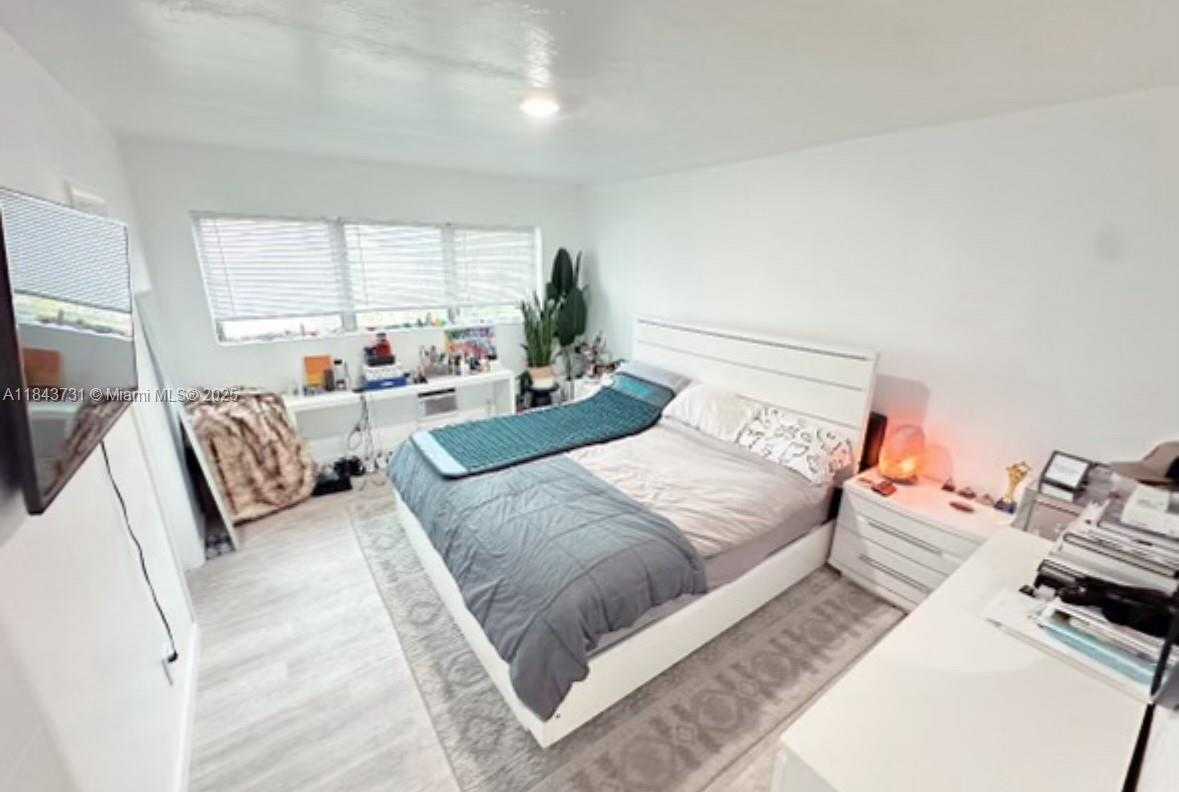 Small Image of Surfside Number 3
