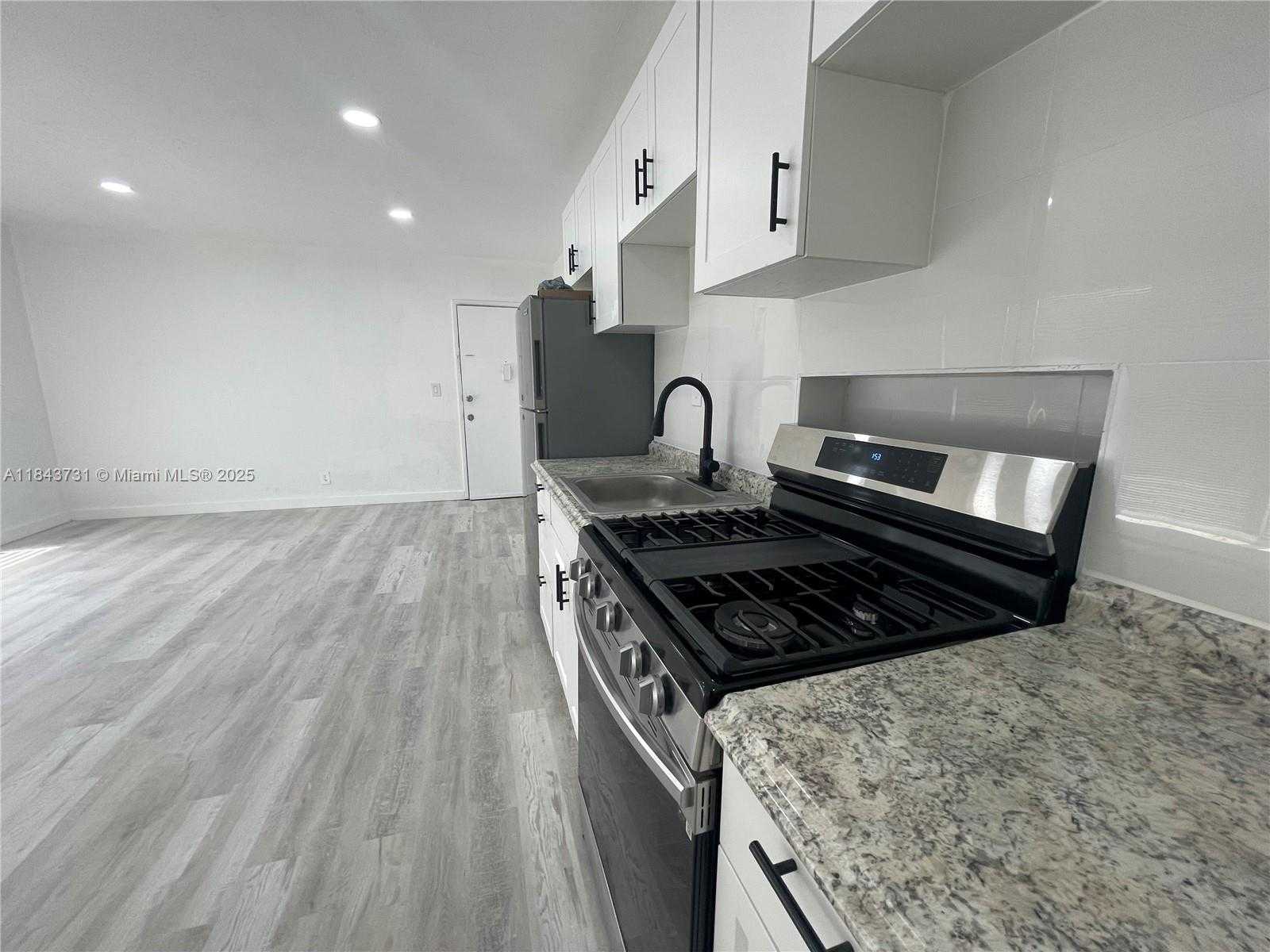 Small Image of Surfside Number 5