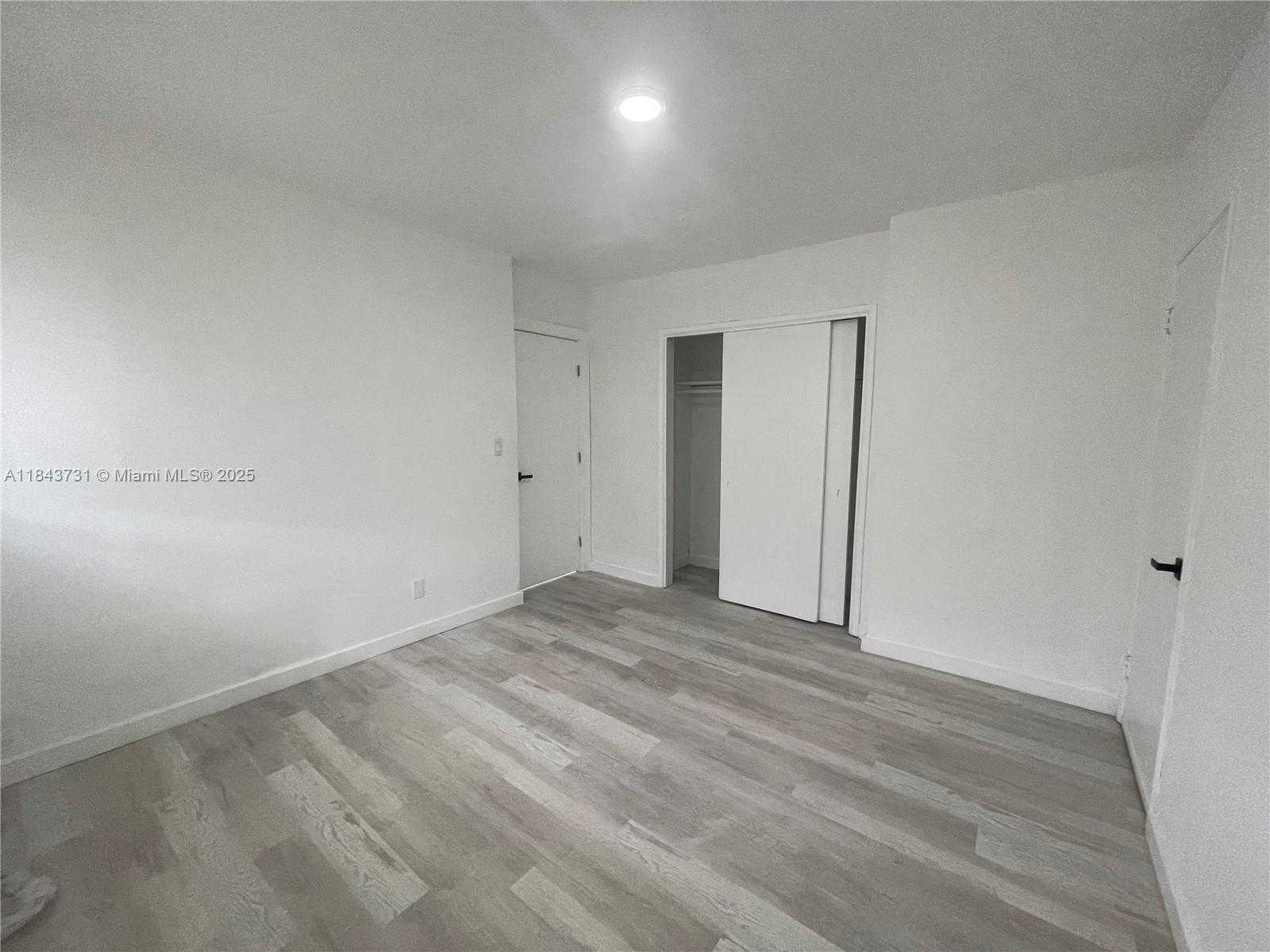 Small Image of Surfside Number 8