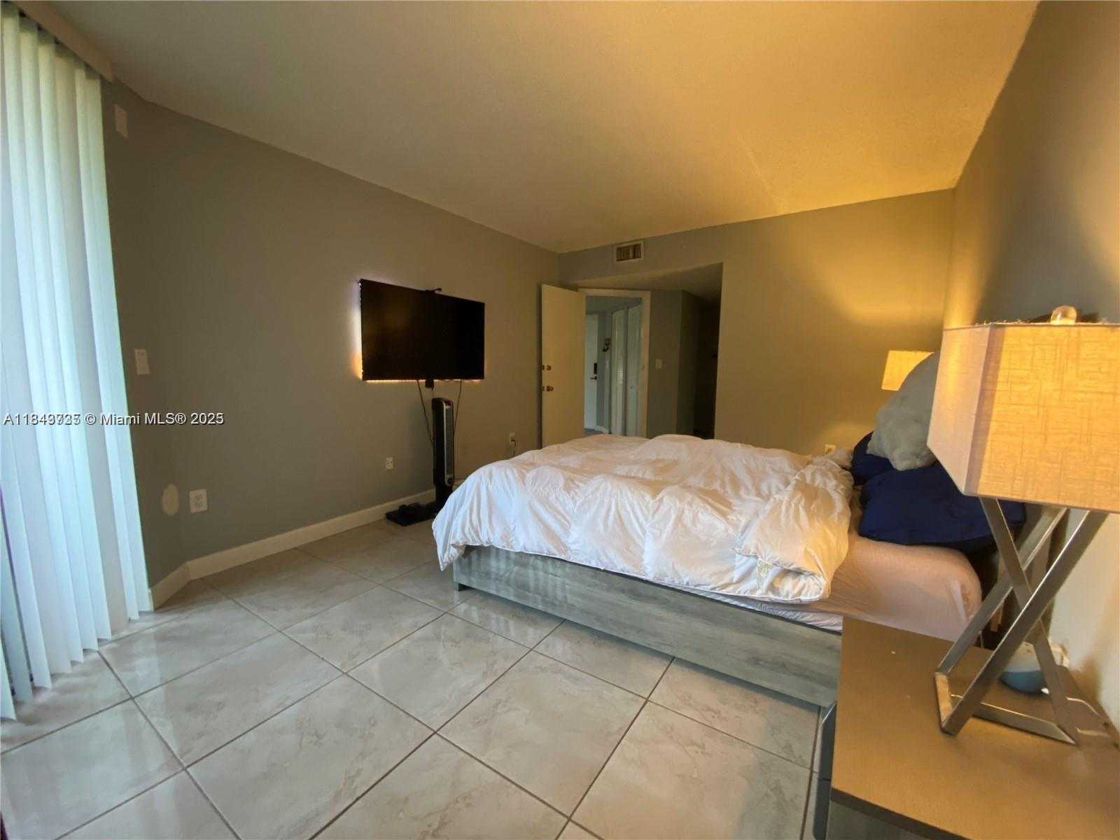Small Image of 8365 SOUTH WEST 152ND AVE #C-210, Miami Number 4