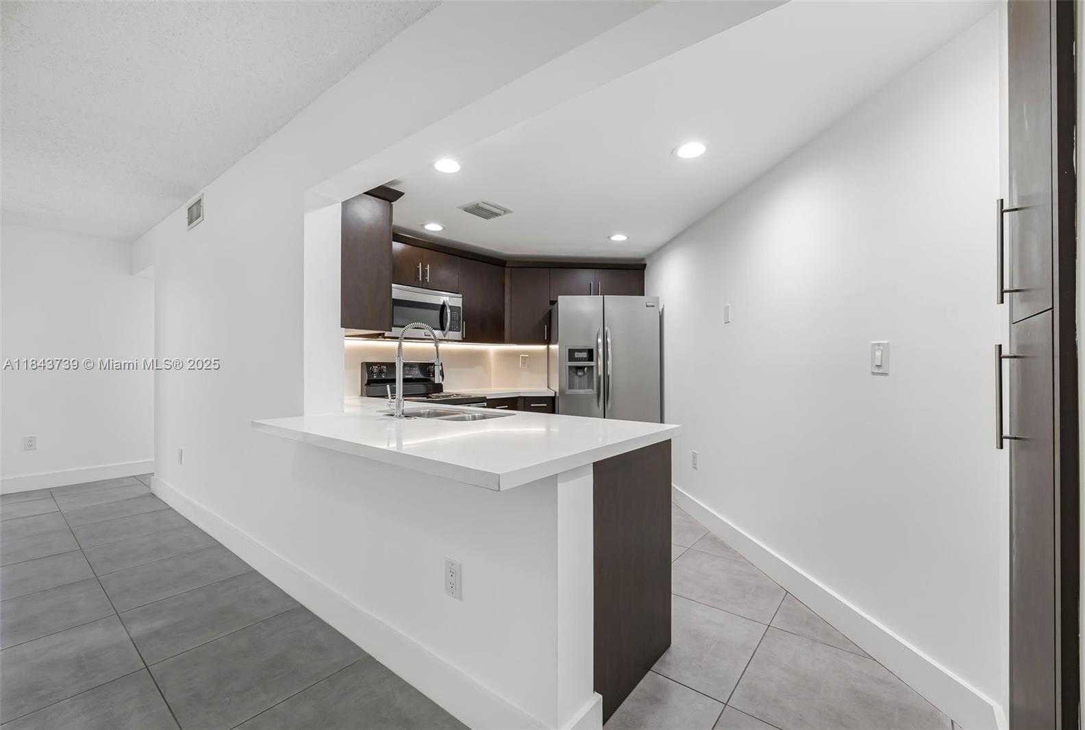 Small Image of 9407 FONTAINEBLEAU BLVD #106, Miami Number 6