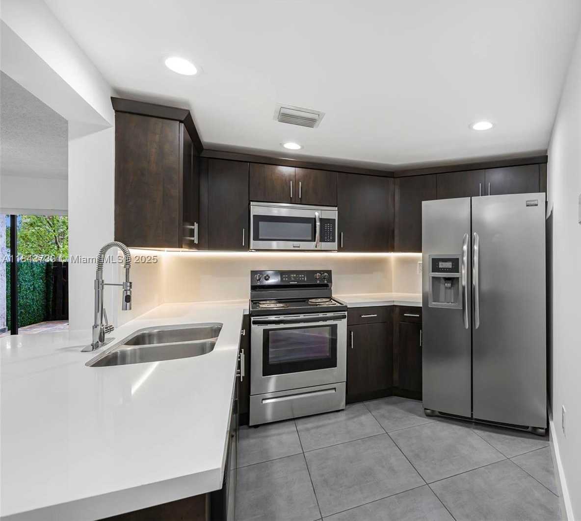 Small Image of 9407 FONTAINEBLEAU BLVD #106, Miami Number 8