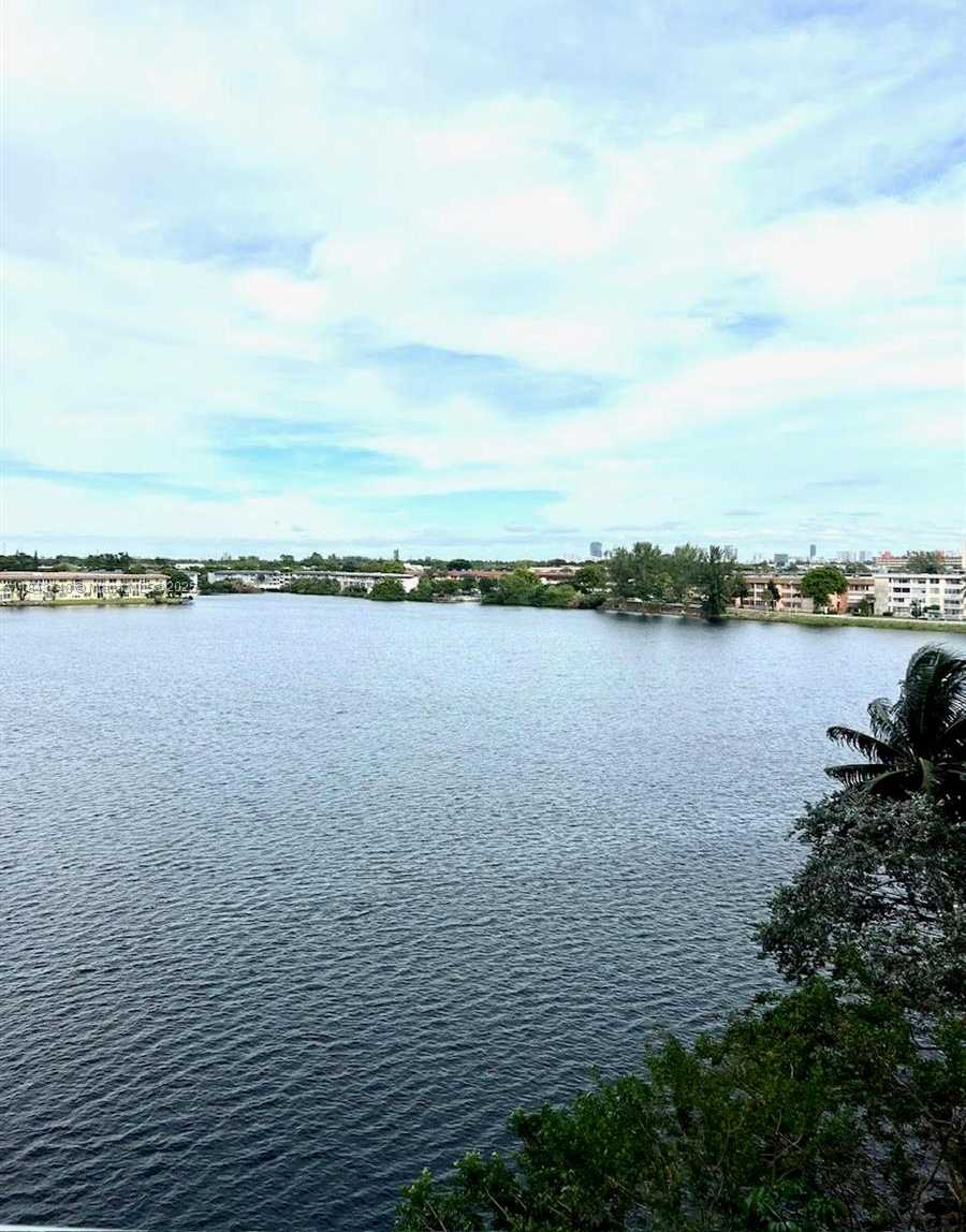Small Image of 1301 NORTH EAST MIAMI GARDENS DR #502W, Miami Number 2